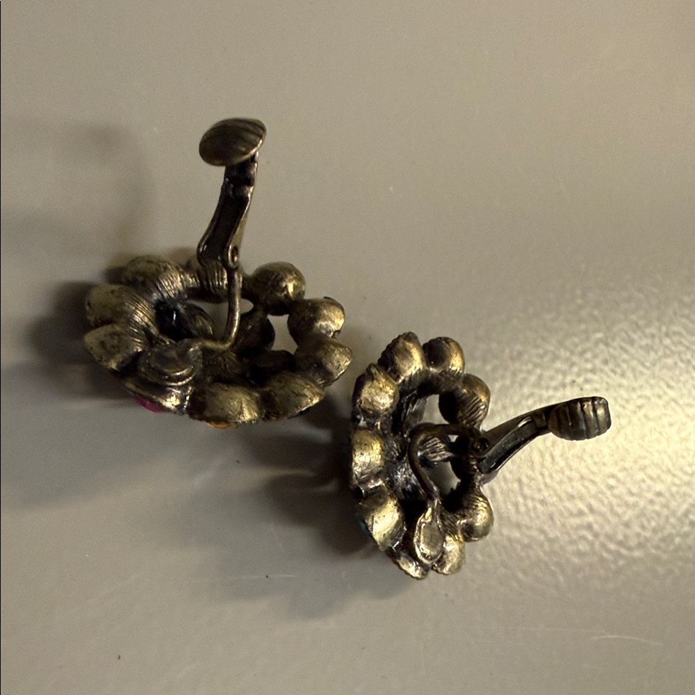 Vintage Avon Domed Clip On Earrings With Multicolored Stones Jewelry - Picture 6 of 13